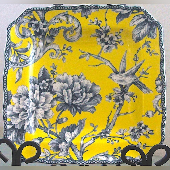 222 FIFTH ADELAIDE YELLOW SQUARE LUNCH PLATE 8 1/2 INCH NEW BIRD - Picture 3 of 5